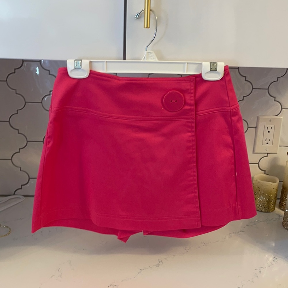 Beautiful Pink Skort Statement Large Button Cach’e - image 1